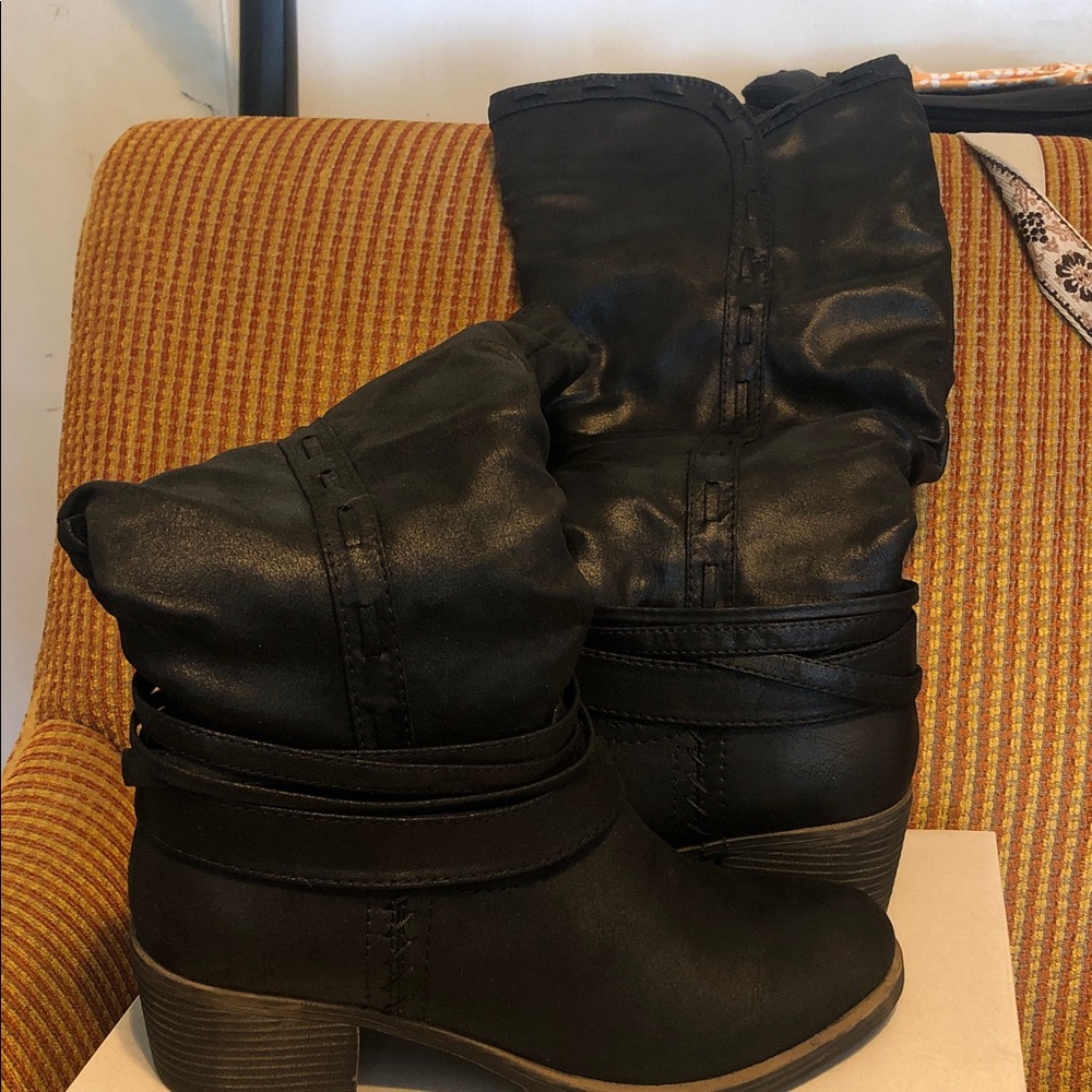 Maurices Stylish Black Slouchy Heeled Boots